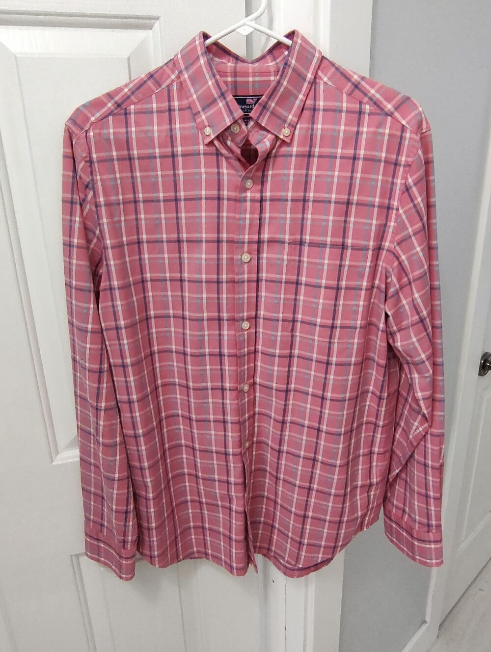 Vineyard Vines Men's Classic Fit (M) missing button on the sleeve